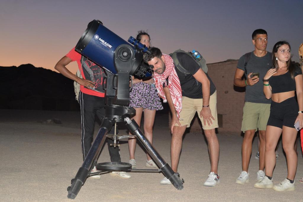 Stargazing Desert Adventure by Jeep with Dinner in Hurghada